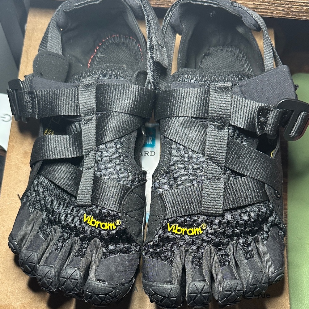 Vibram Kids Black Water Shoes